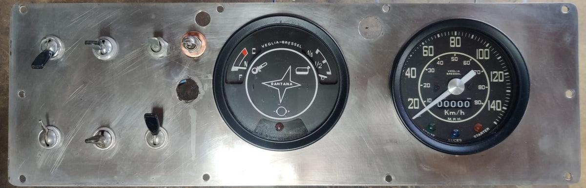 Instrumententafel des Land Rover Santana