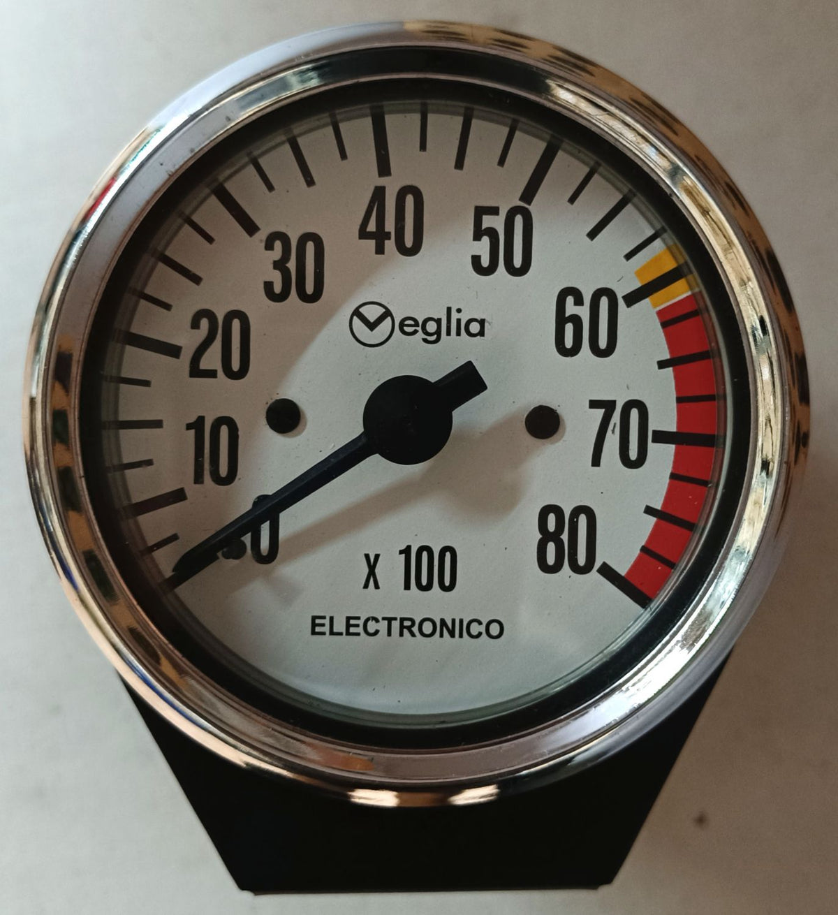 Racing car tachometer with bracket