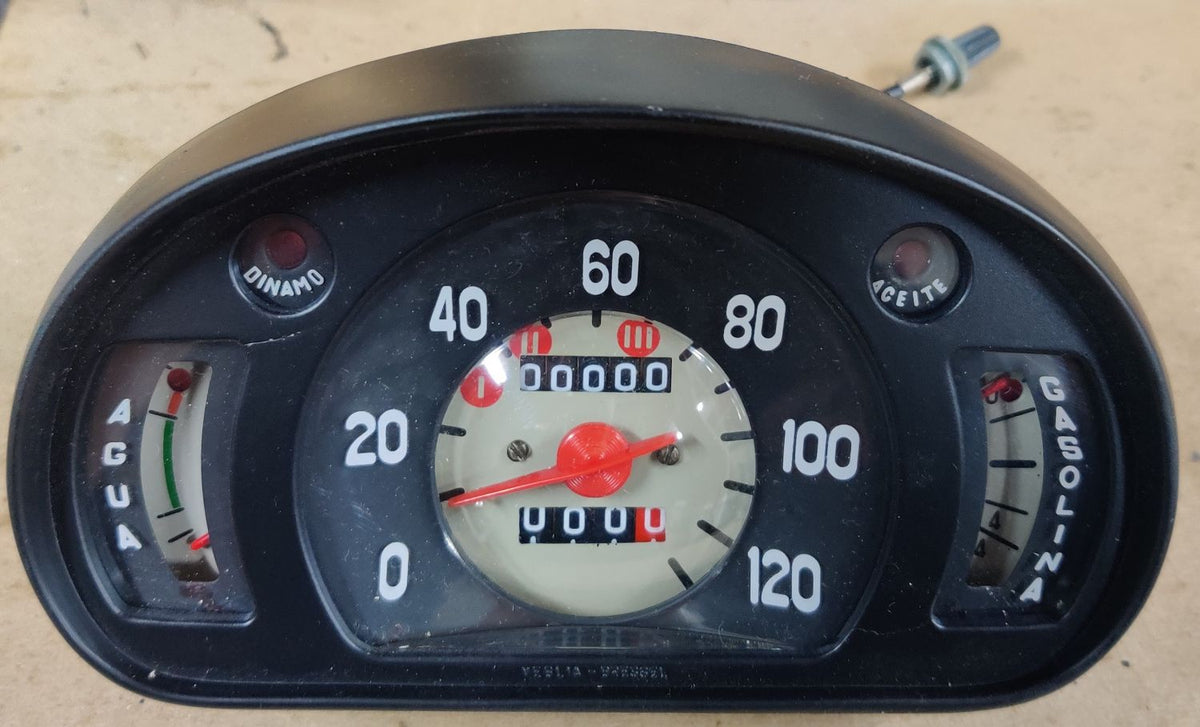 Instrumententafel von Seat/Fiat 600 mit Tageskilometerzähler