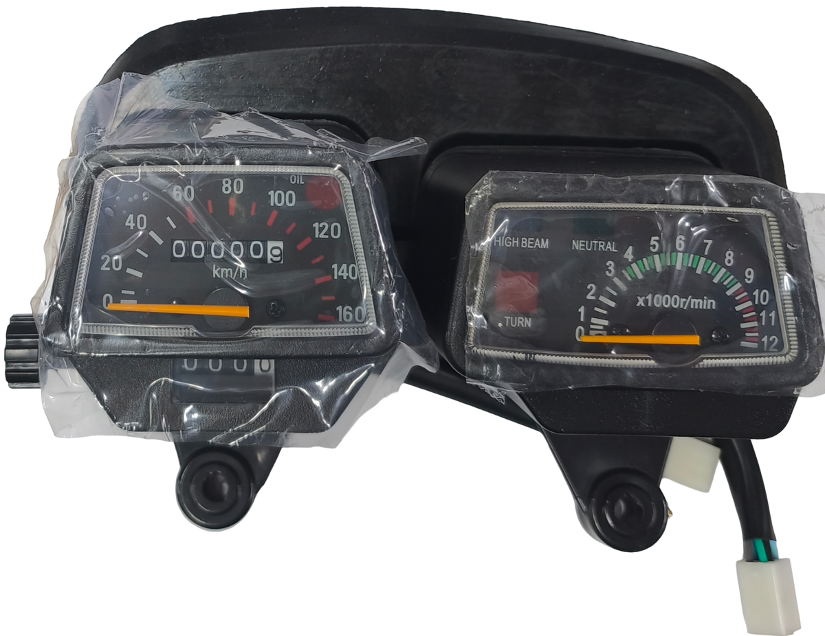 Speedometer/odometer. Yamaha 250 SR